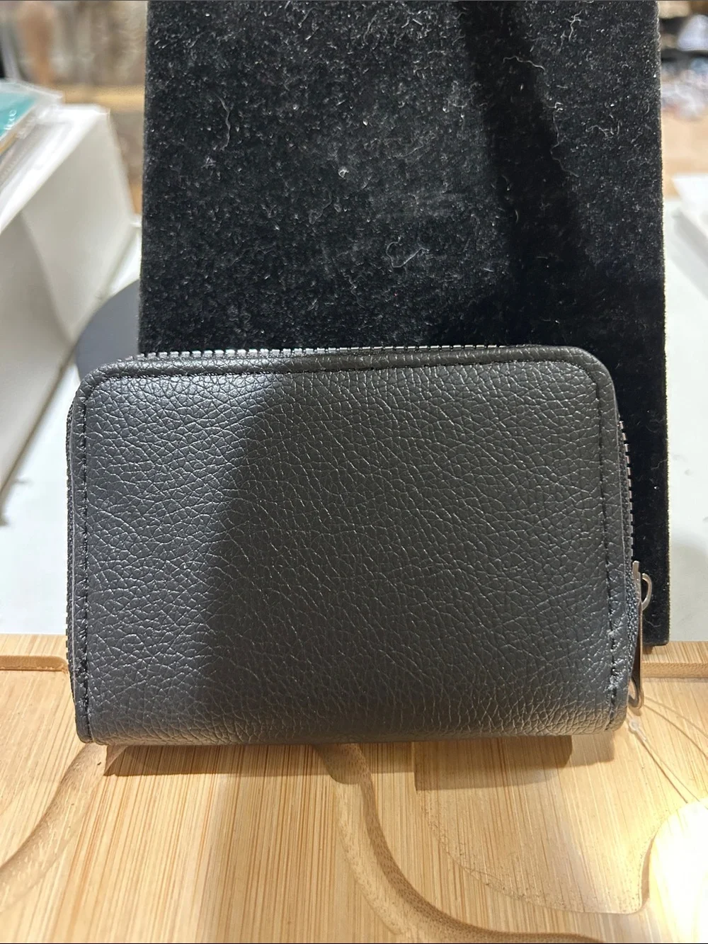 Classic Black Leather Men’s Zip Wallet